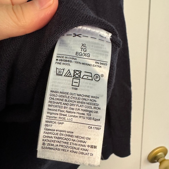 Navy merino GAP sweater size XL - Picture 3 of 3